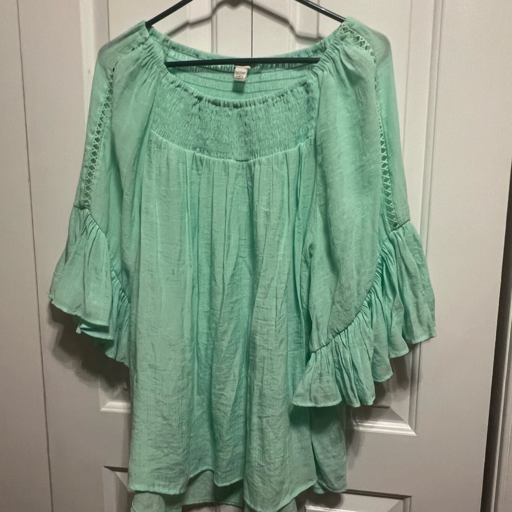 Cato’s women’s top NWOT